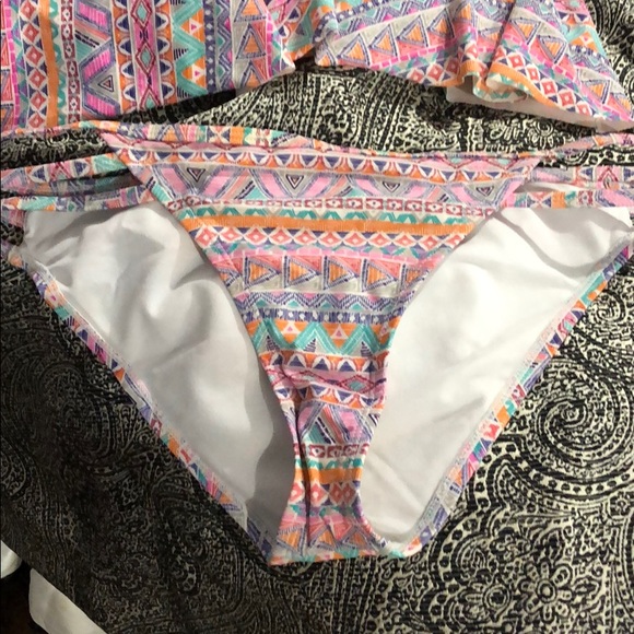 Bikini - Picture 2 of 4